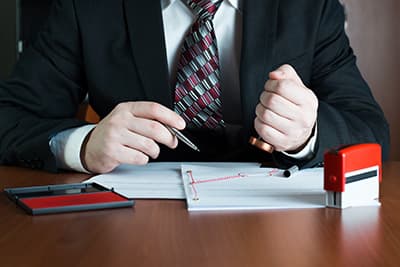 Autentificarea notarială ar putea deveni opțională în cazul tranzacțiilor imobiliare