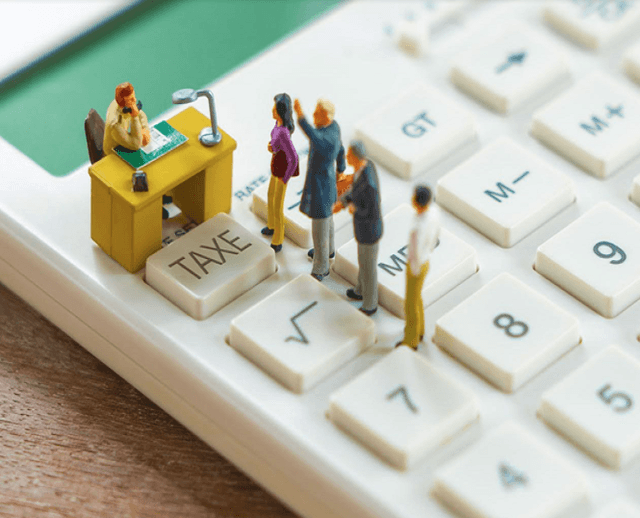 Răspunderea pentru eliberarea documentelor de importanță juridică fără perceperea taxei de stat