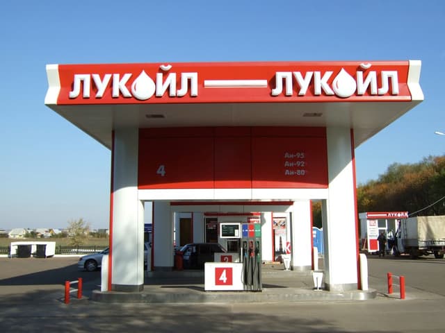 Dosarul Lukoil, trimis în instanţă de către procurorii Parchetului Curţii de Apel Ploieşti
