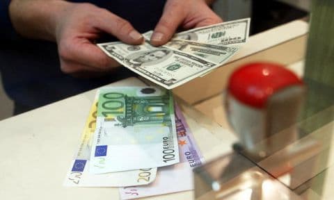 Курс национальной валюты достиг нового максимума и продолжает уступать позиции по отношению к доллару США