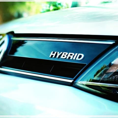 Autovehiculele hibride ar putea fi scutite de taxa pentru folosirea drumului