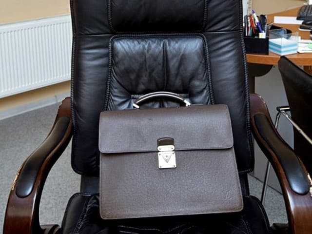 Два министра освобождены от должности