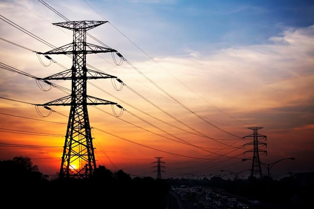 În următoarele câteva luni nu vor fi majorate tarifele la energia electrică