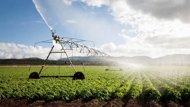 Producătorii agricoli vor obține mai ușor acces la apele de suprafață pentru irigarea terenurilor