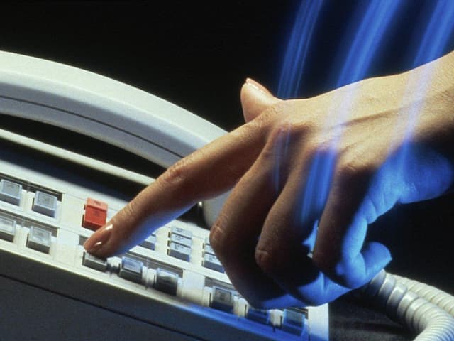 Vânzările pe piața serviciilor de telefonie fixă, în scădere cu 8%