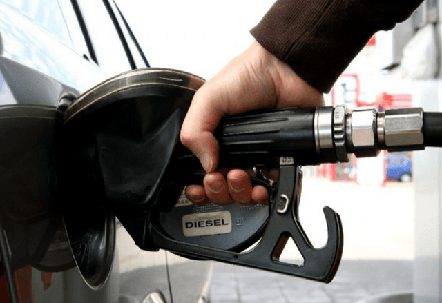 ANRE va suspenda licențele a trei operatori de pe piața produselor petroliere