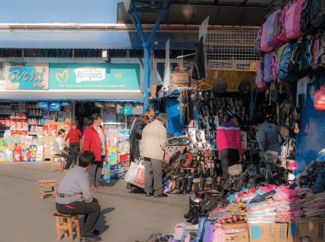 Comercializarea mărfurilor industriale în centrul capitalei va fi interzisă