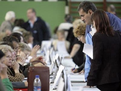 România: Guvernul a aprobat schema „Subvenţii pentru 20 de locuri de muncă“: statul suportă o parte din cheltuielile salariale pentru firmele care înfiinţează slujbe