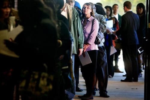 Dacă nu sunt ridicate timp de şase luni, plăţile sociale sunt returnate la CNAS