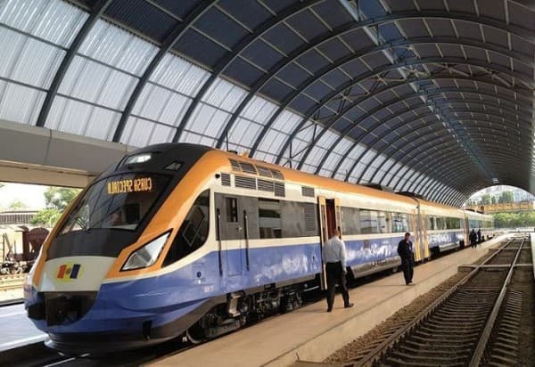 Scumpiri de peste 80% la unele curse suburbane de trenuri