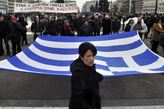 STUDIU: Jumătate dintre companiile din Grecia nu plătesc la timp salariile angajaţilor