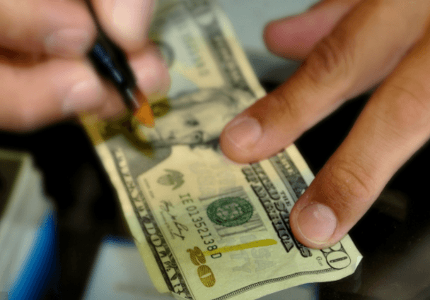 CNPF a tăiat în jumătate salariile angajaților și renunță la toate proiectele investiționale în 2016