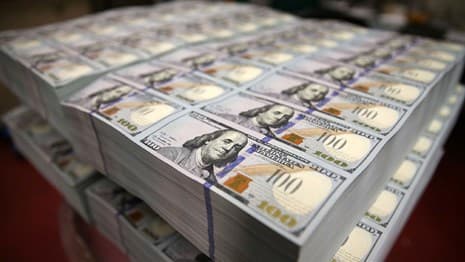 В США выходит в обращение новая 100-долларовая купюра