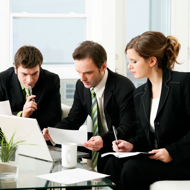 Почему так непросто доверить важную работу другому