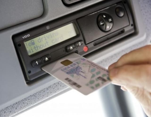 НААТ уточнило правила выдачи тахографической карточки водителя