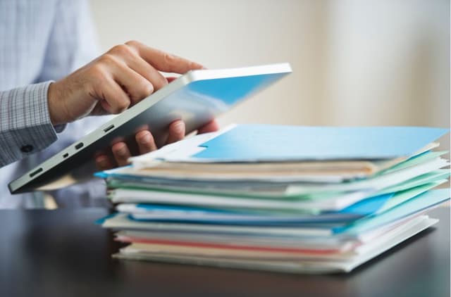 Comunicaţiile electronice: consumatorii optează pentru serviciile de internet