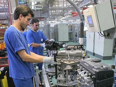 Italia se dezmorţeşte greu din şocul crizei şi al globalizării şi acţionează pentru a-şi proteja industria