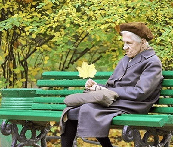 Cât primește în medie un pensionar și cum reușește să supraviețuiască