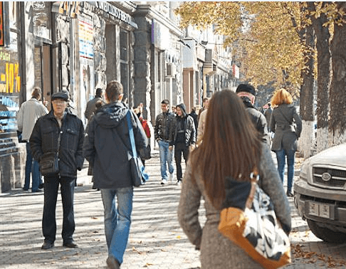 Moldovenii angajaţi la stat preferă să obţină mai multă experienţă decît un salariu