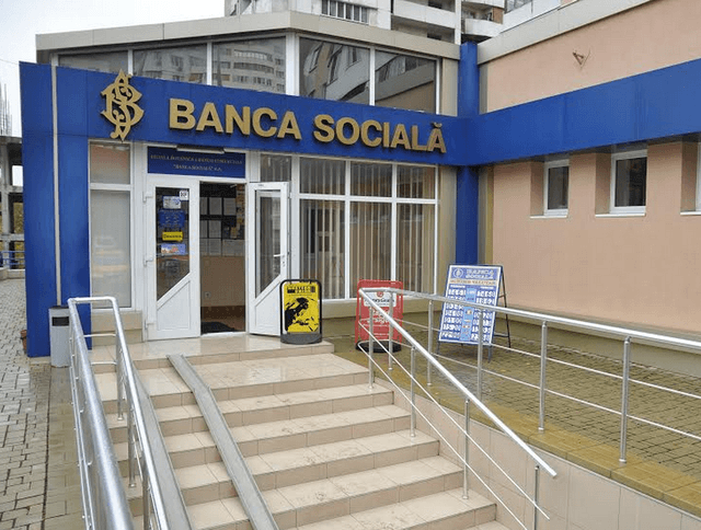 Парламент Молдовы призвал кабмин рассекретить свое решение о предоставлении гарантий для выделения Нацбанком кредитов трем проблемным банкам