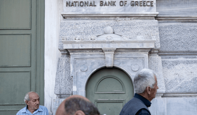 Grecia relaxează controalele de capital pentru a readuce banii în bănci