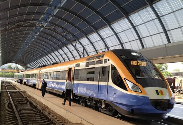 Ministerul Transporturilor a semnat acordul cu BEI de acordare a 52,5 mil. euro pentru modernizarea infrastructurii feroviare