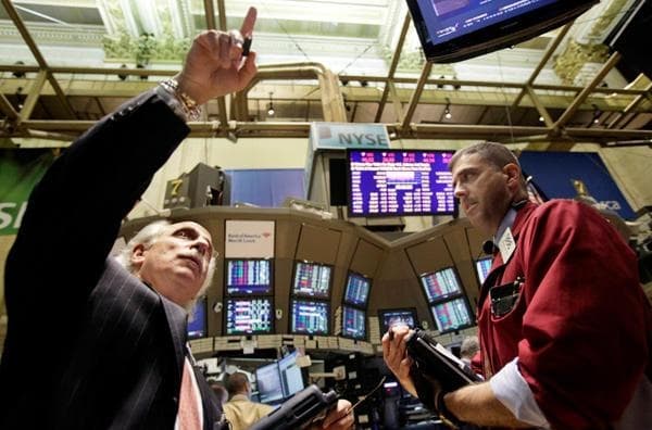 Piaţa valutară nu a reacţionat la demisia Guvernului