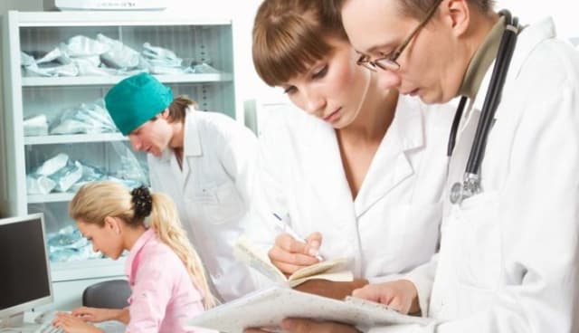 Medicii rezidenți vor fi salarizați din fondul de rezervă al CNAM