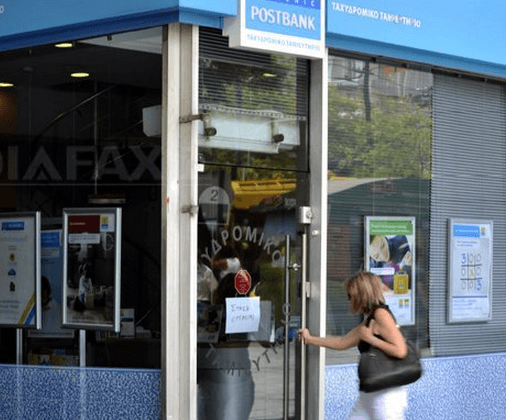 Viaţa în Grecia: oamenii vânează bancomatele