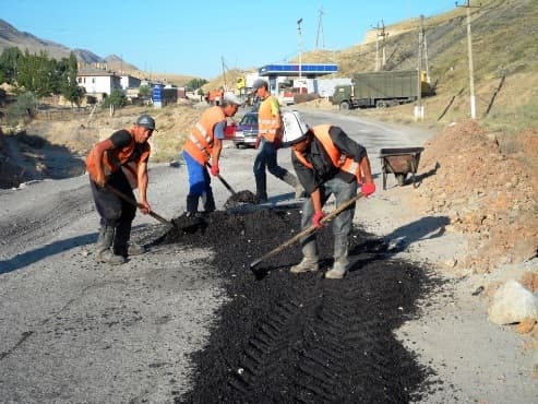 Деньги есть. Строить некому