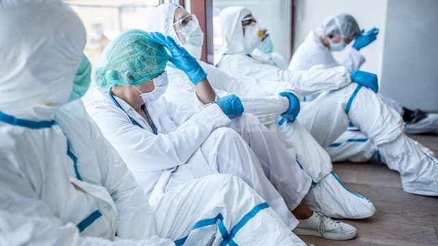 Indemnizații pentru urmașii personalului medical decedat în lupta cu COVID-19