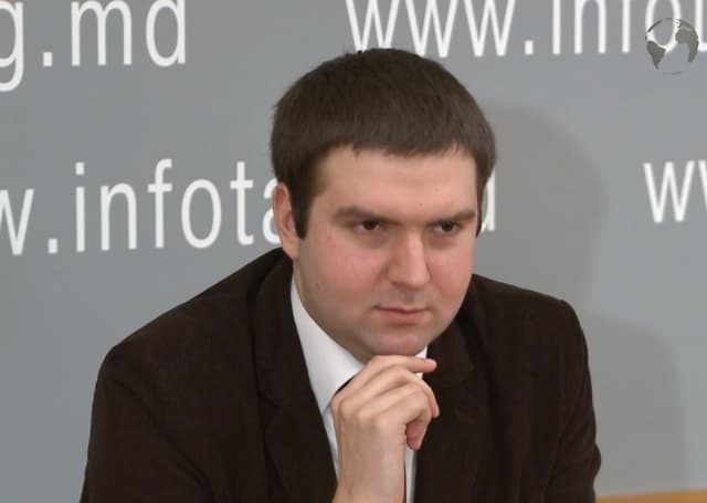 Expert: Cursul dolarului nu este menținut artificial de BNM. Puțin probabil să ajungem la 40 de lei