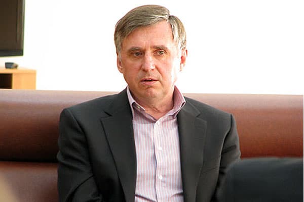 Candidatul desemnat la funcţia de premier, Ion Sturza, va cere votul de încredere al Parlamentului asupra programului de guvernare şi a componenţei nominale a Cabinetului de miniştri, pe data de 4 ianuarie 2016