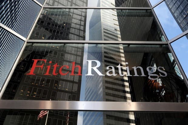 Fitch сохранило рейтинг РФ на последней ступени инвестиционного уровня