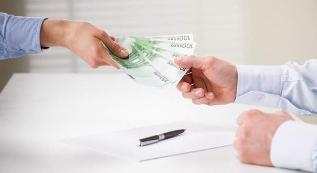 Volumul transferurilor de bani ale persoanelor fizice din Rusia în Moldova s-a redus