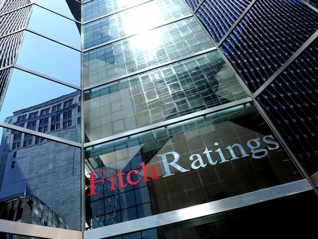 Fitch улучшило рейтинги Украины до уровня "В-"