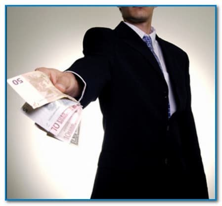 Европейские лидеры согласились продлить программу финансовой помощи Греции