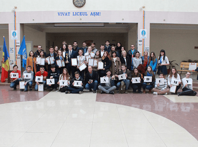 Elevii din Chișinău dezbat tema impozitelor locale și cele de stat