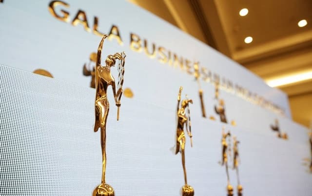 Învingătorii concursurilor „Marca comercială a anului” și „Premiul pentru realizări în domeniul calității”