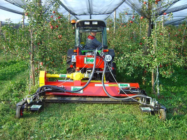 Livădarii pot obține granturi de sute de mii de dolari pentru procurarea tehnicii