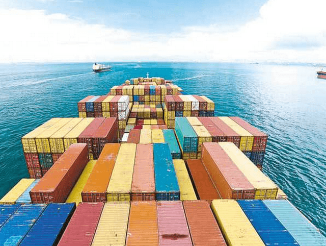 Armatorii greci se gândesc să-şi transfere sediile în Cipru din cauza crizei economice