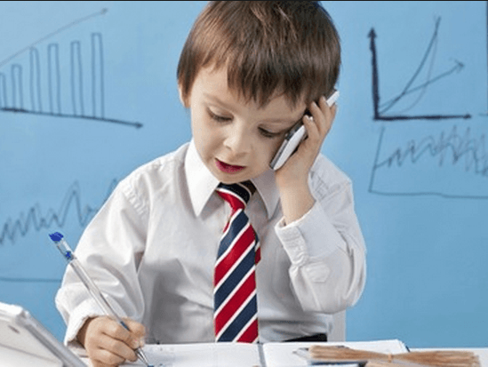 În România există peste 500 de copii înregistraţi ca acţionari la companii,cei mai mulţi în afaceri din comerţ şi hoteluri