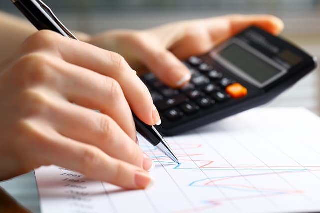 Минтруда и Минздрав планируют повысить размер компенсаций и пособий