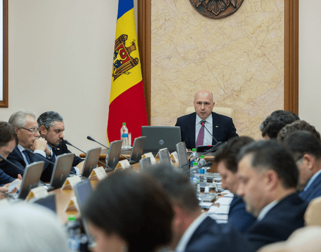 Guvernul a aprobat cuantumul salariului mediu lunar pe economie pentru anul 2017