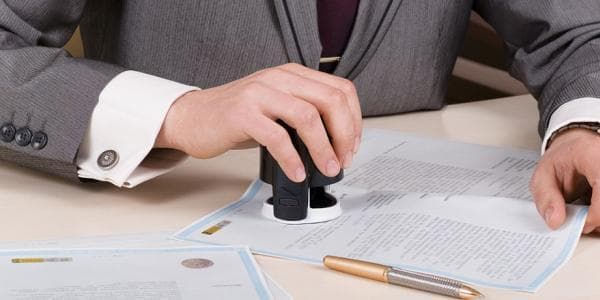 A intrat în vigoare legea care prevede anularea obligativității ștampilei pentru companii