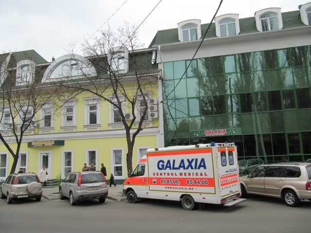 Colaboratorii fiscali verifică activitatea Centrului Sănătăţii Familiei „Galaxia”