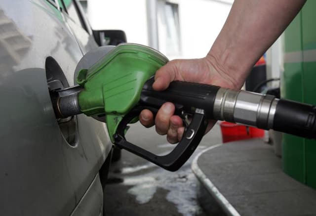 Petroliştii din Moldova vor micşora preţurile la carburanţi, timp de o săptămână