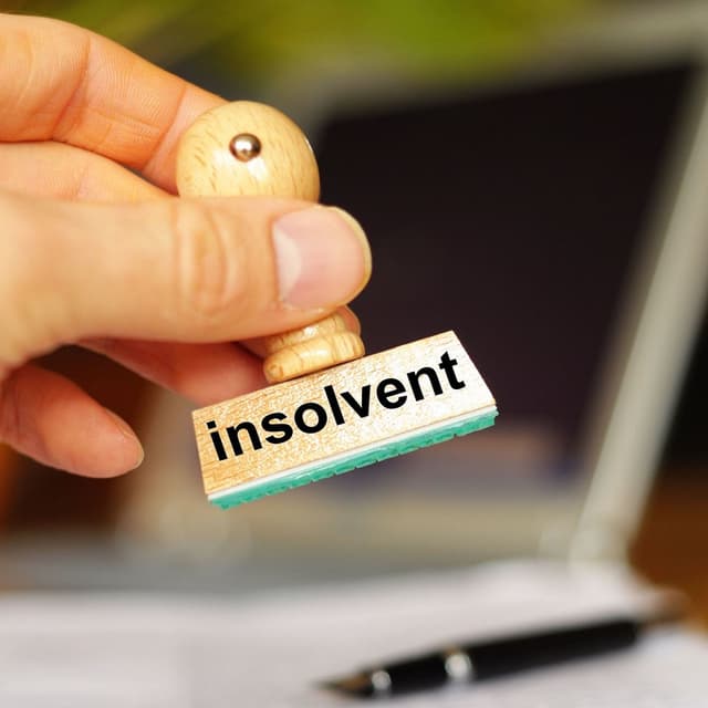 Rangul creanțelor chirografice în procesul de insolvabilitate a companiei de construcții. Persoana fizică vs persoana juridică