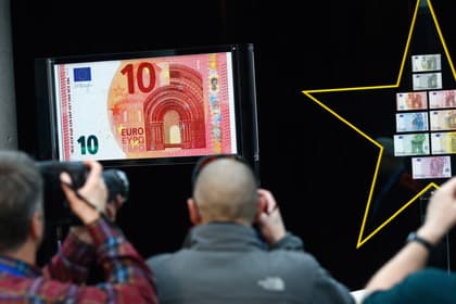 ЕЦБ представил новую банкноту достоинством 10 евро
