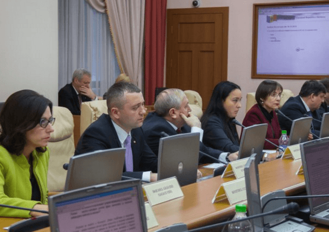 Gheorghe Brega a cerut contracararea transportului ilicit de călători şi stoparea activităţii farmaciilor private din spitale